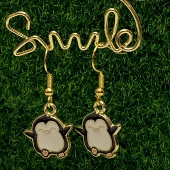 Penguin Earring, Christmas Earring, Gift Idea, Holiday Earring, Winter Earring - Picture 2 of 7